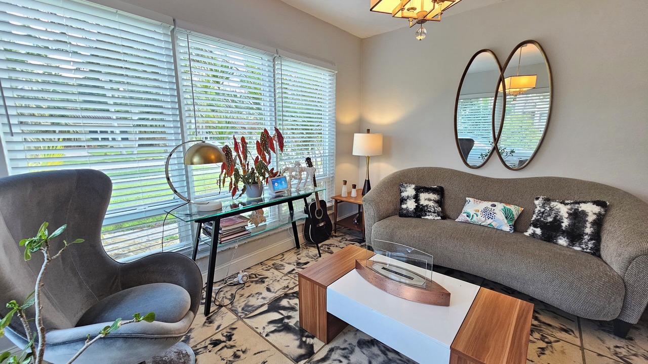 Photo of Livingroom in South Lake