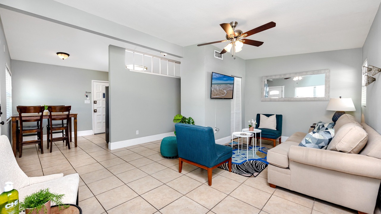 Photo of Livingroom in North Hyde Park