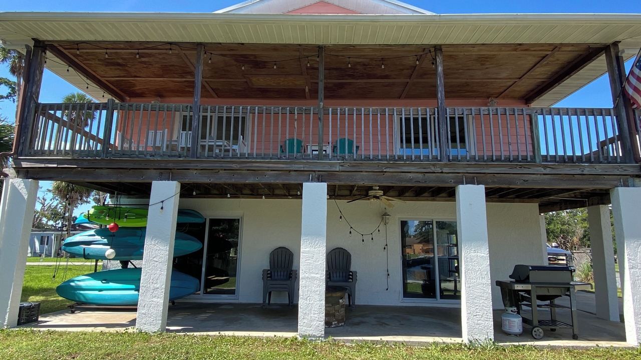 Photo of Patio Balcony in Weeki Wachee Gardens