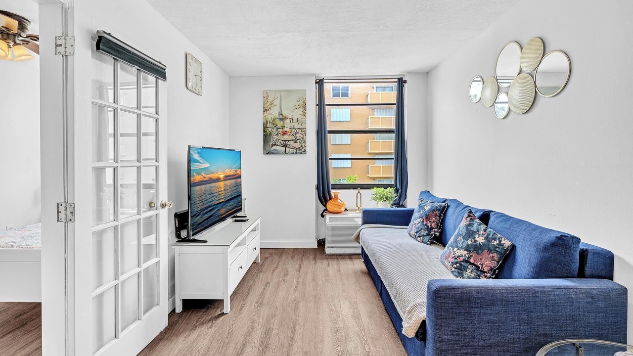 Photo of Livingroom in South Pointe
