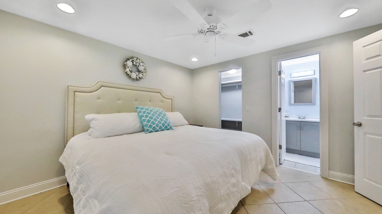 Photo of Bedroom in Doctors Inlet