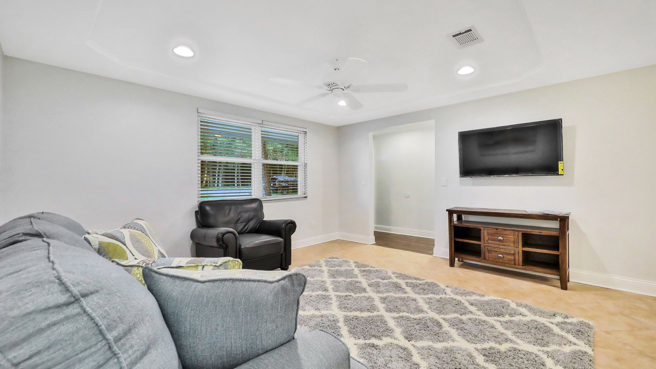 Photo of Livingroom in Doctors Inlet