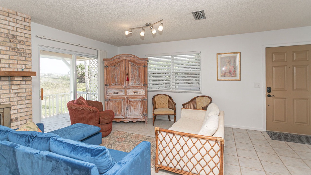 Photo of Livingroom in Surfcrest Village