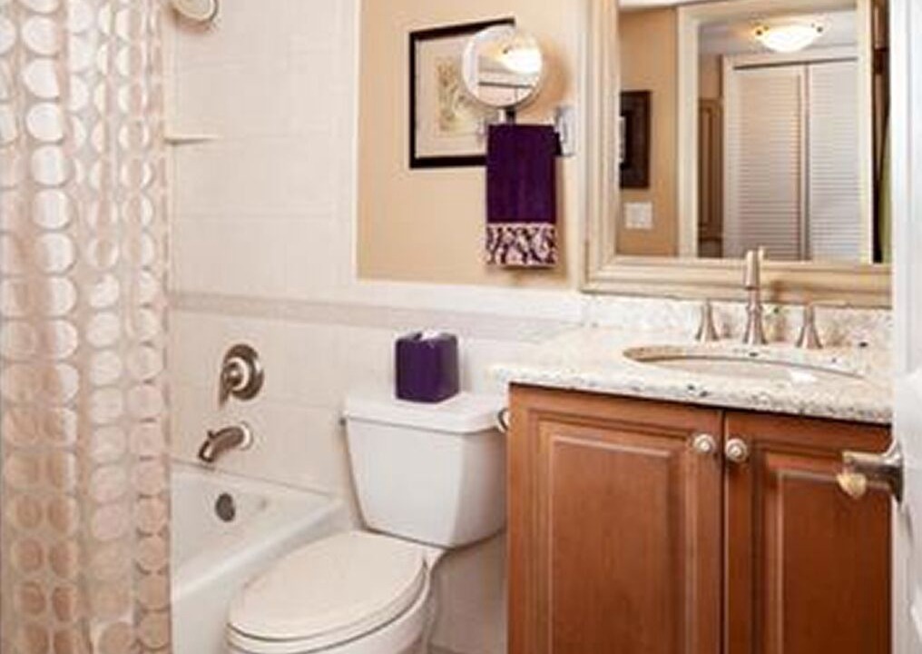 Photo of Bathroom in Vanderbilt Beach