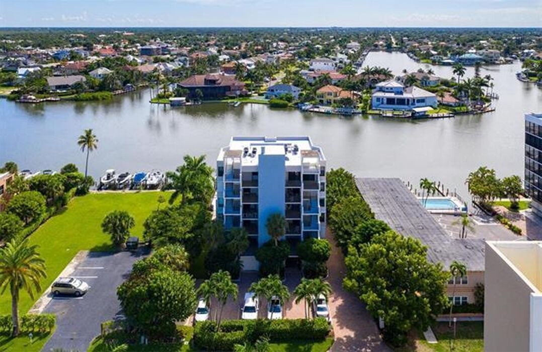 Photo of Outdoor in Vanderbilt Beach