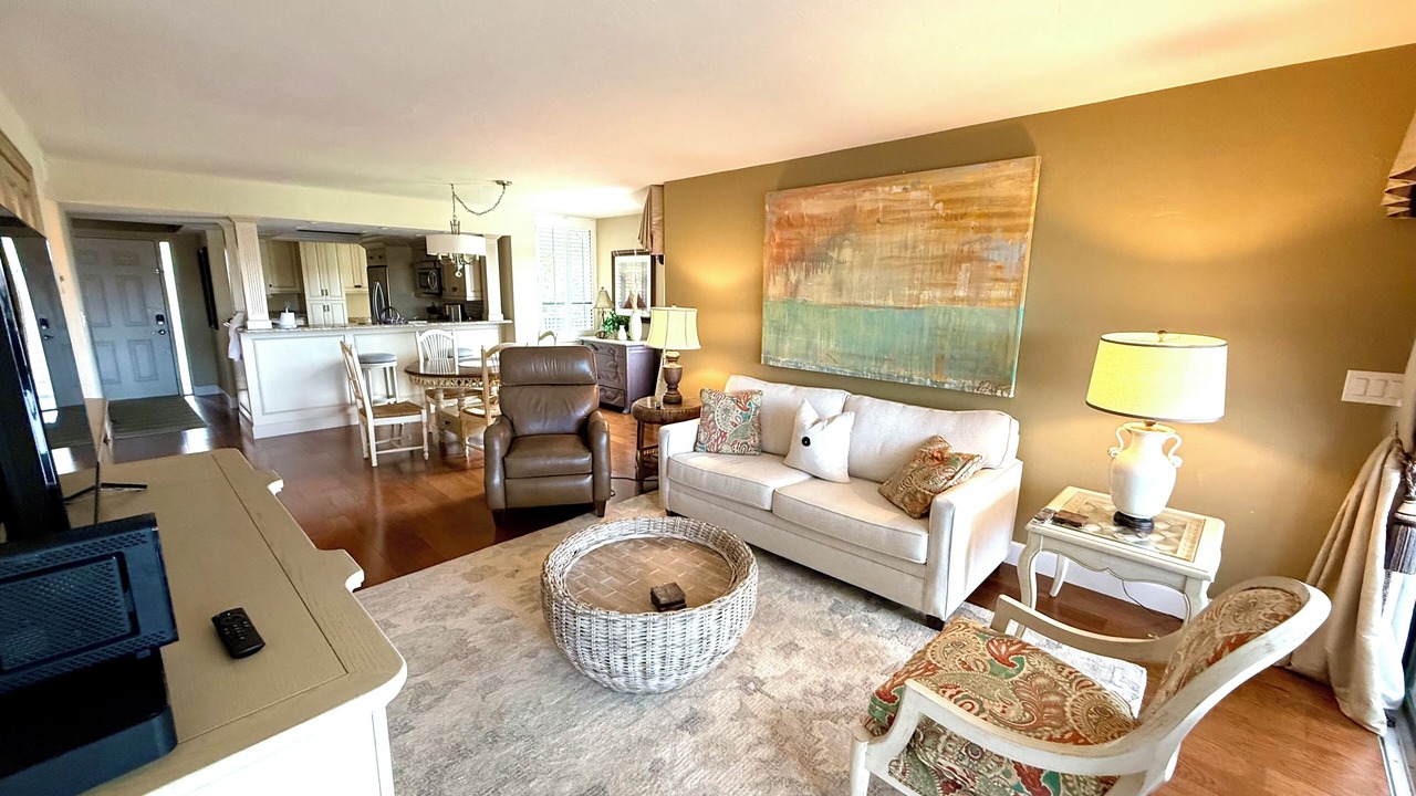 Photo of Livingroom in Vanderbilt Beach
