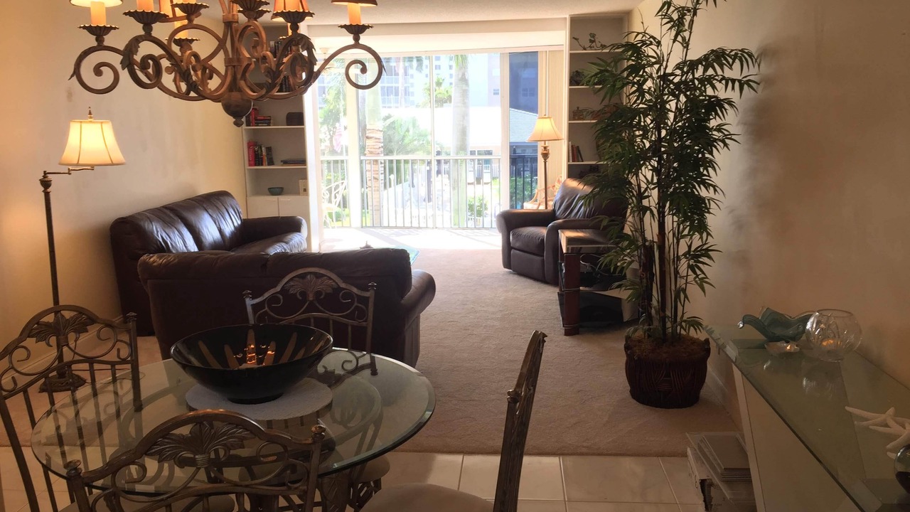 Photo of Livingroom in Highland Beach