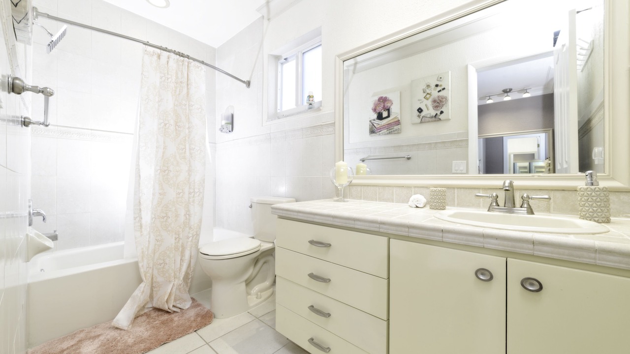 Photo of Bathroom in Cooper City