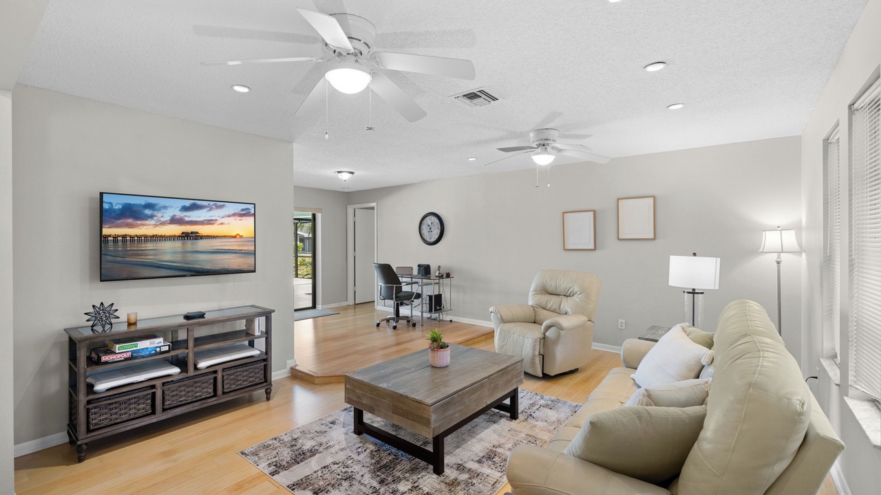 Photo of Livingroom in Caloosahatchee