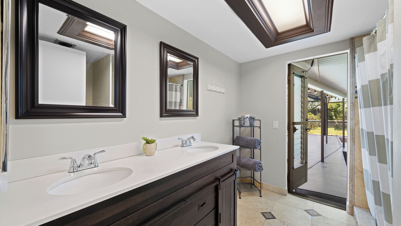 Photo of Bathroom in Caloosahatchee