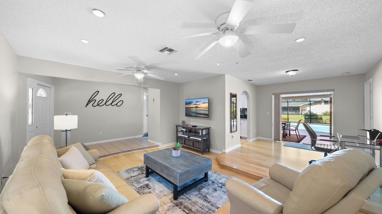 Photo of Livingroom in Caloosahatchee