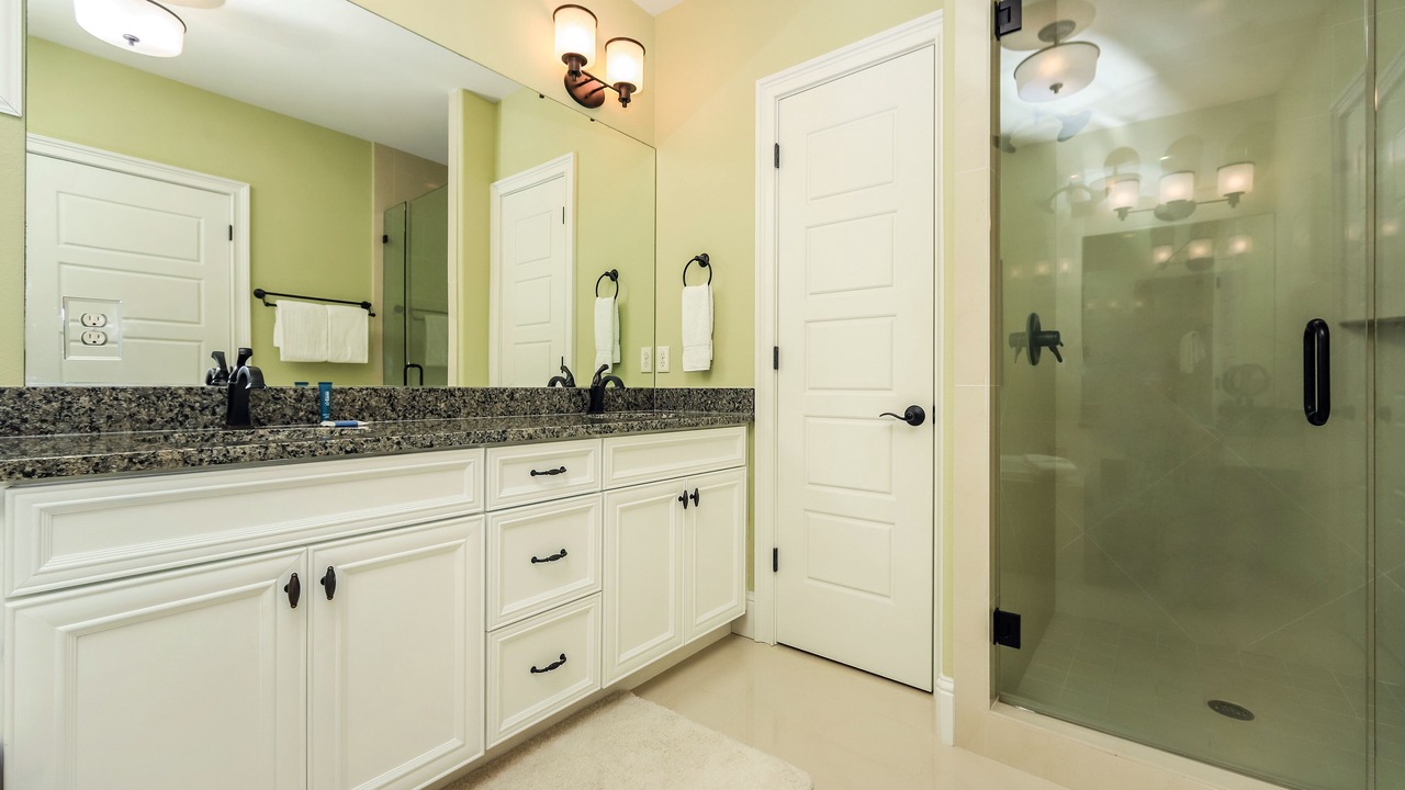 Photo of Bathroom in Villa Lago