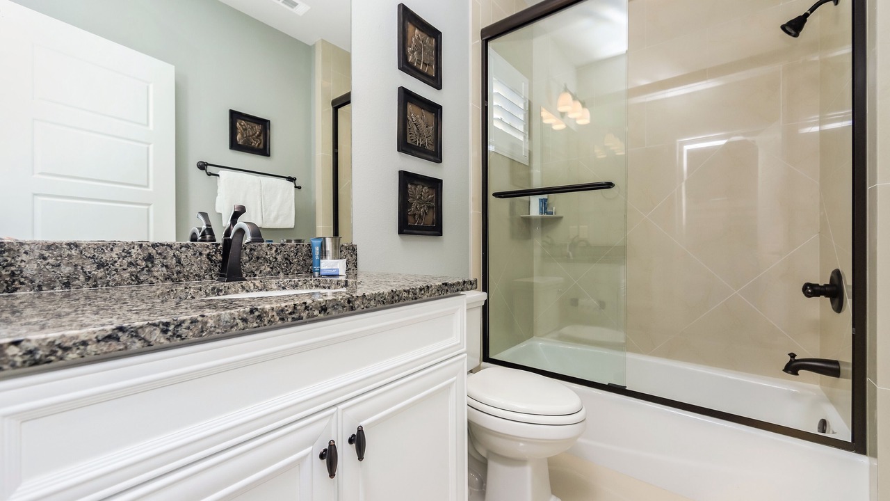 Photo of Bathroom in Villa Lago