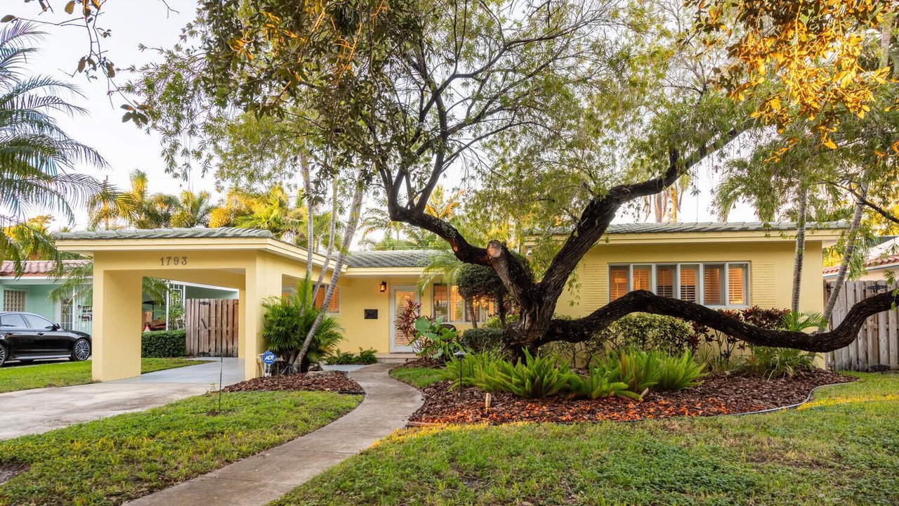 Photo of Others in Poinsettia Heights