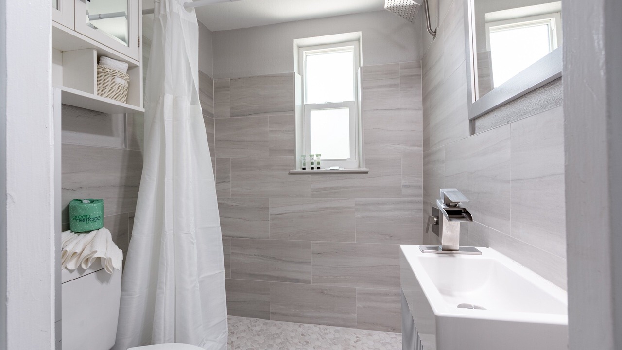 Photo of Bathroom in Treasure Island