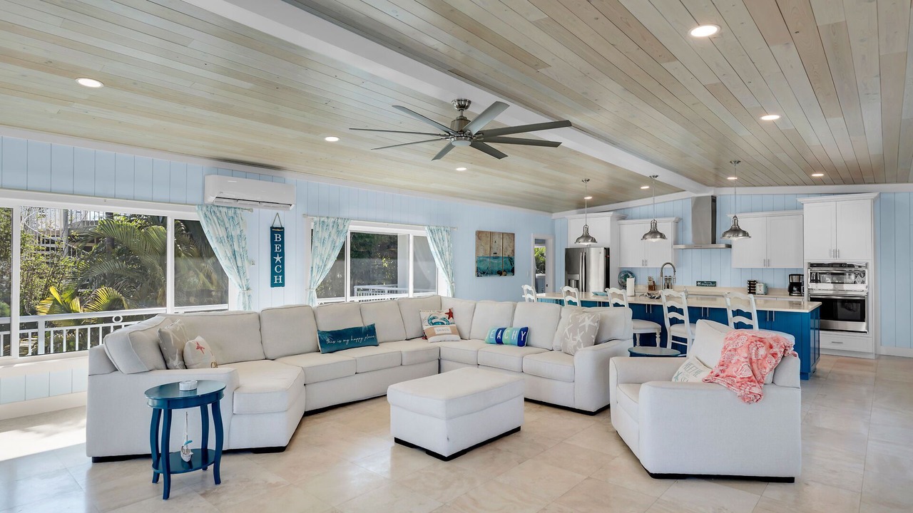 Photo of Livingroom in Venetian Shores