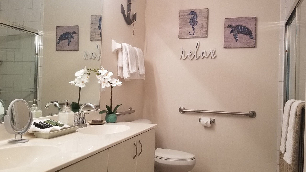 Photo of Bathroom in Vanderbilt Beach
