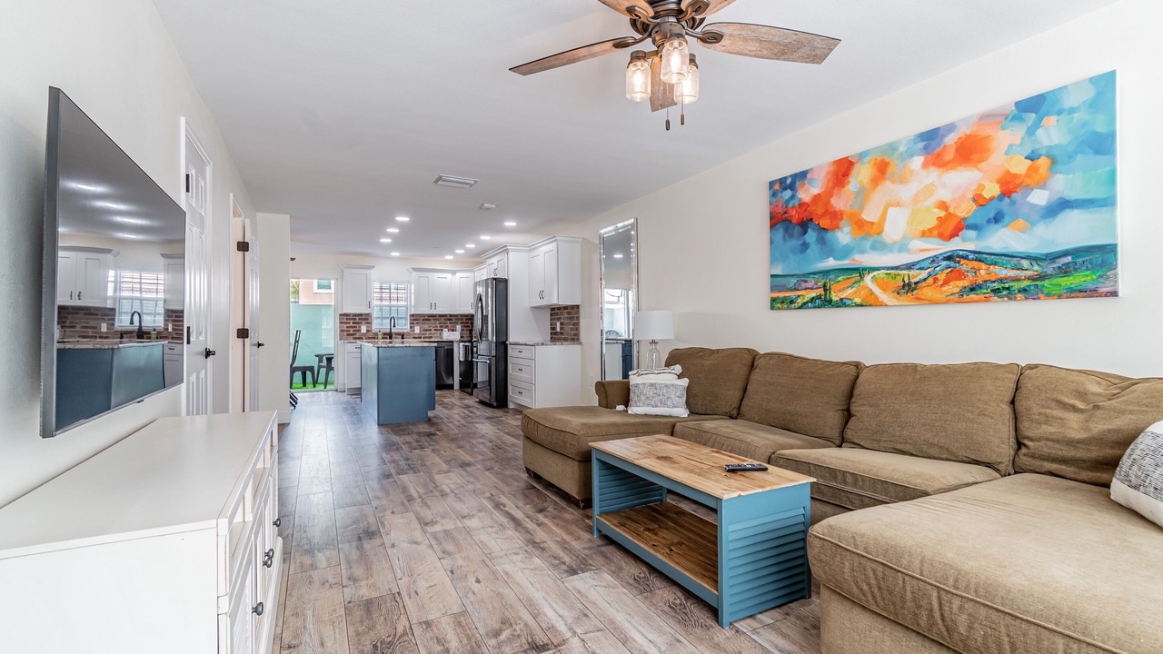 Photo of Livingroom in Courier City - Oscawana