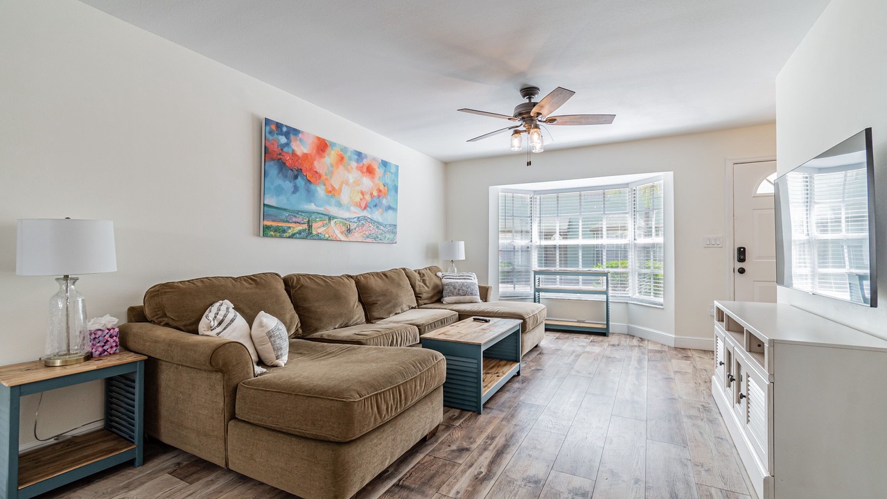 Photo of Livingroom in Courier City - Oscawana