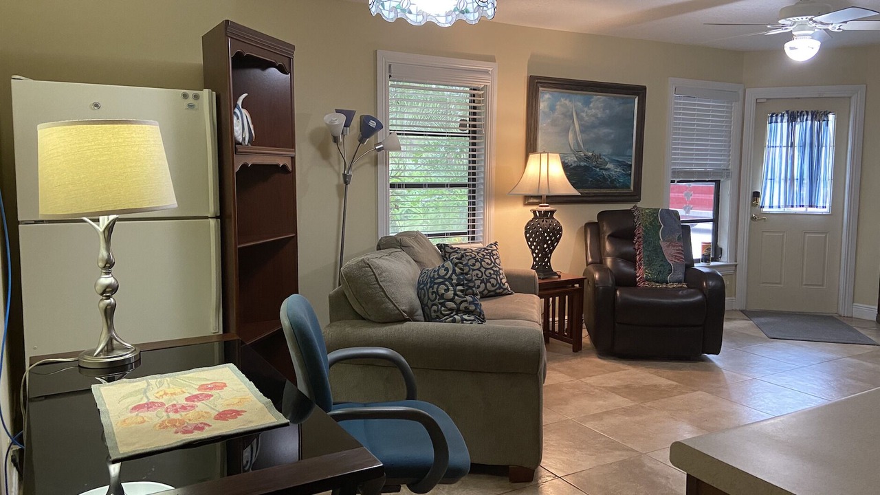 Photo of Livingroom in Hunt Club