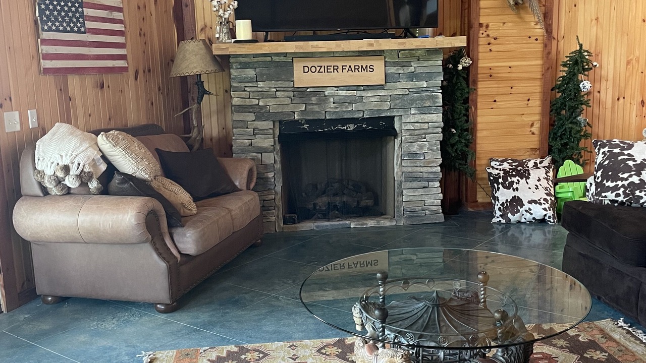 Photo of Livingroom in Midland City