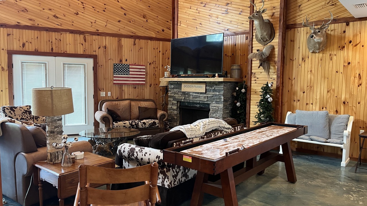 Photo of Livingroom in Midland City