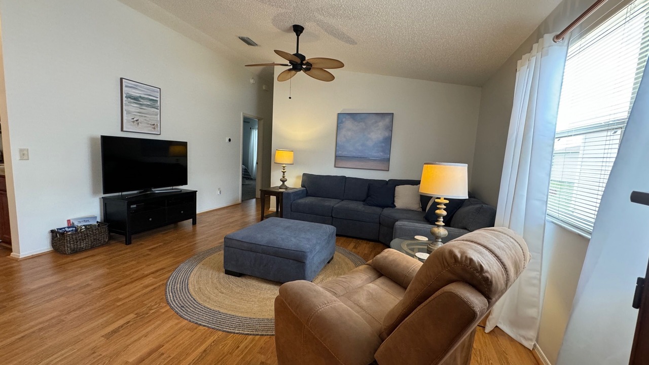 Photo of Livingroom in Duval