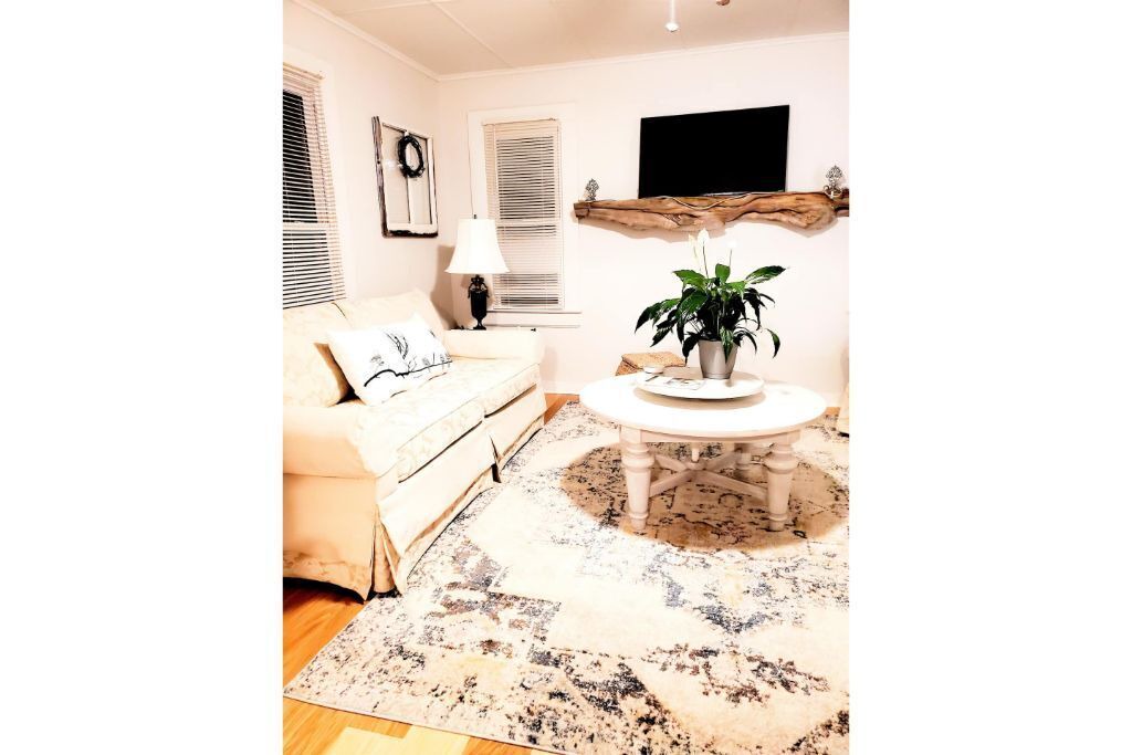 Photo of Livingroom in Jamestown