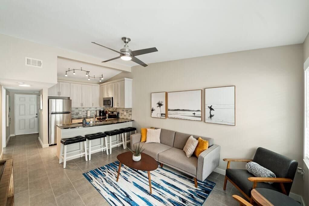 Photo of Livingroom in Orlando Beach