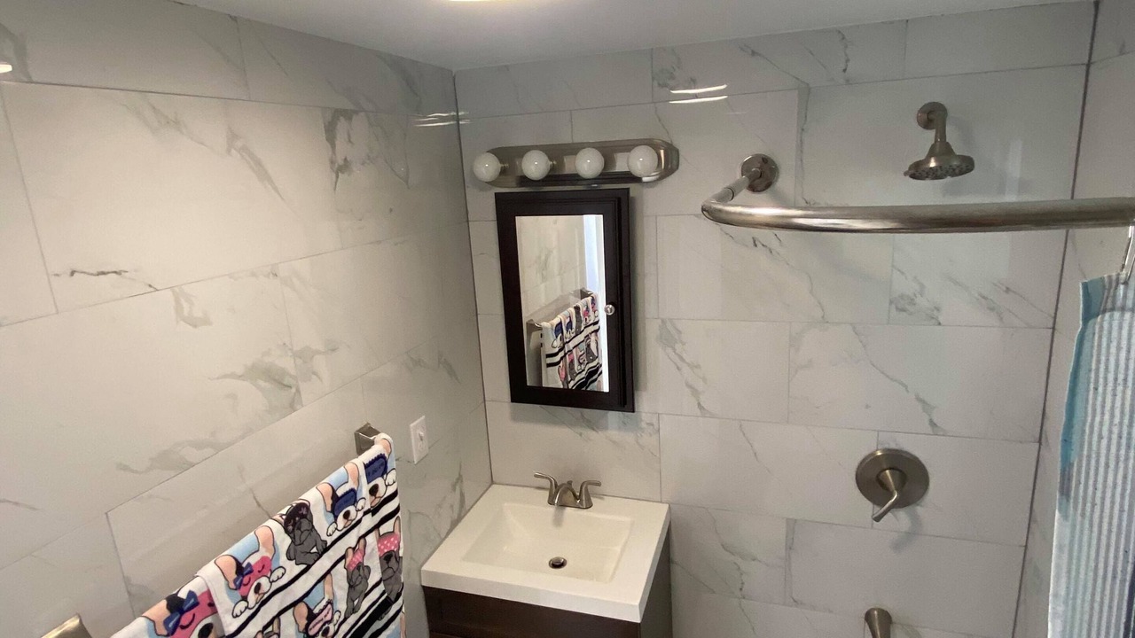 Photo of Bathroom in Bayshore Gardens