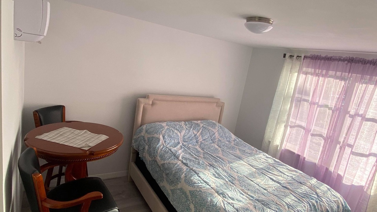 Photo of Bedroom in Bayshore Gardens