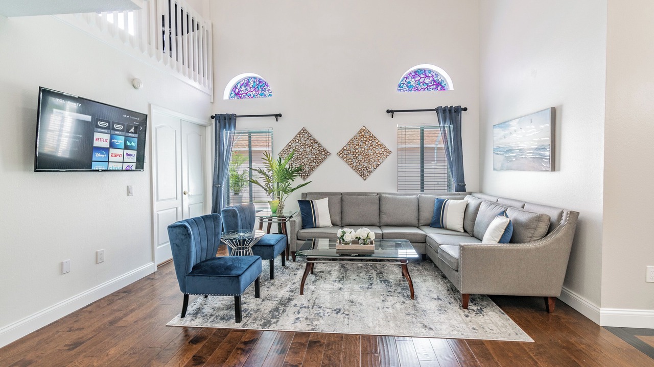 Photo of Livingroom in Bearss Plaza