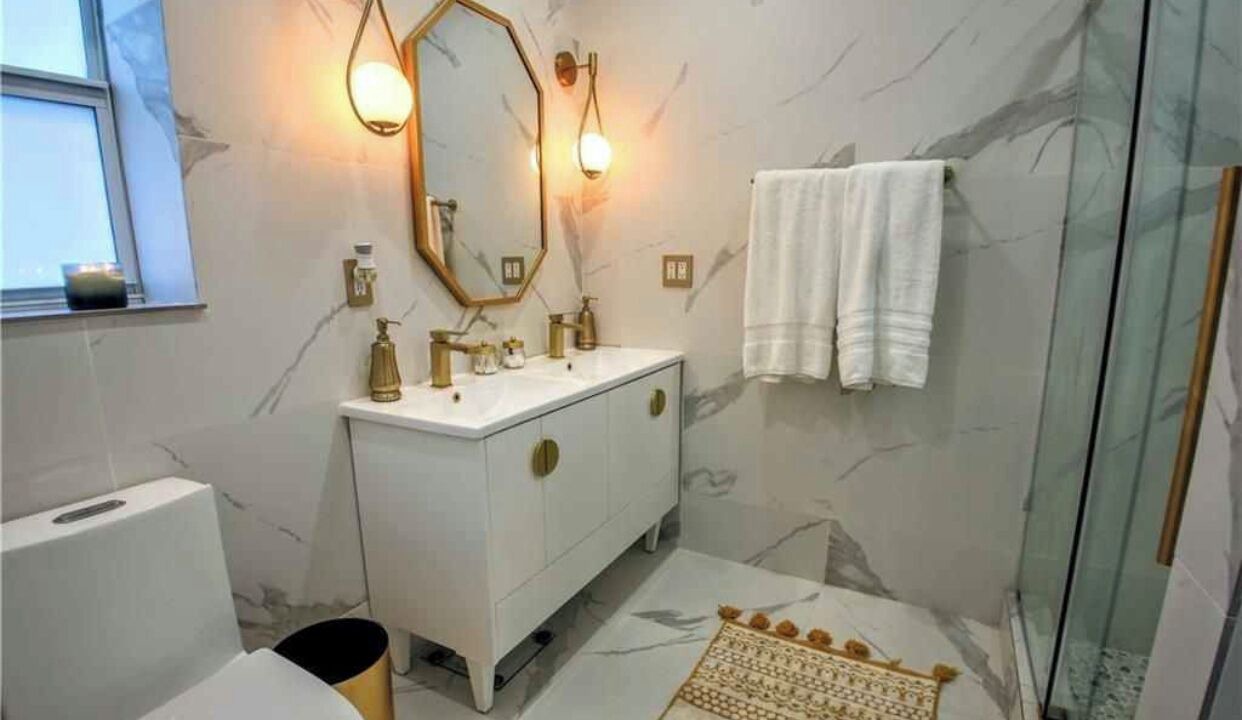 Photo of Bathroom in Harbor Beach