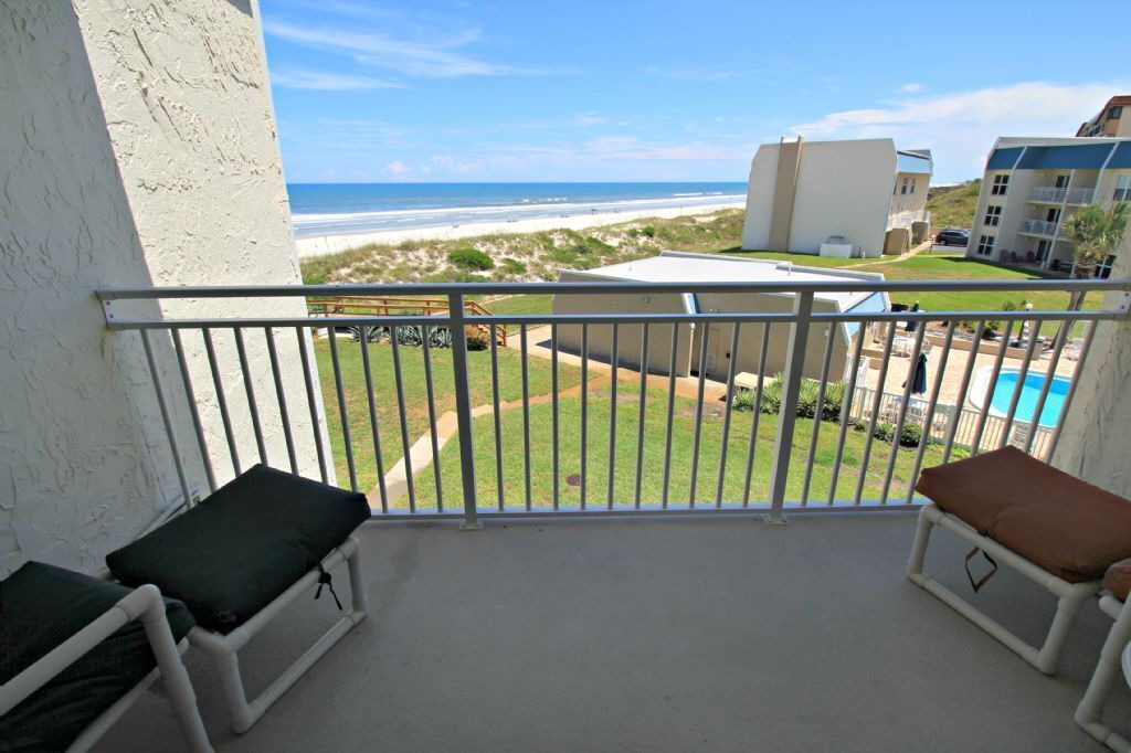 Photo of Patio Balcony in Crescent Beach