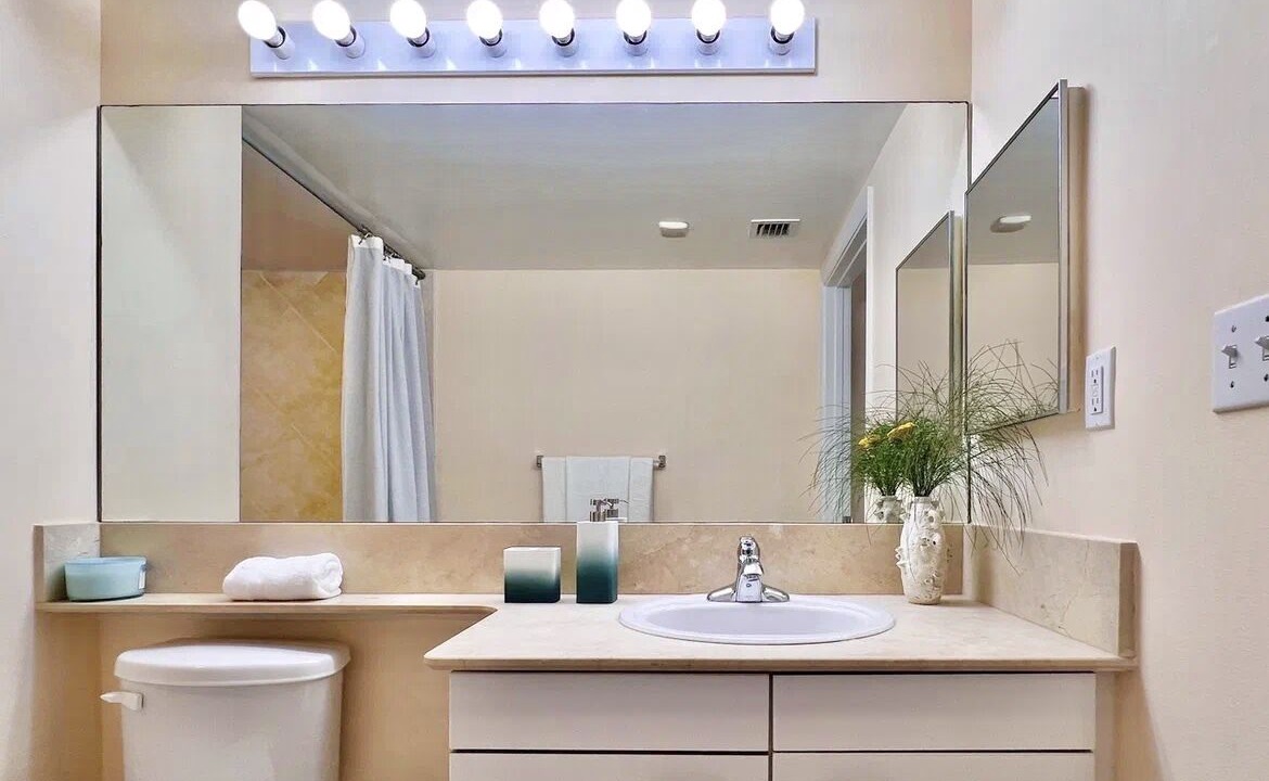 Photo of Bathroom in Hallandale Beach