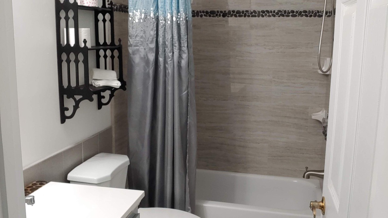 Photo of Bathroom in Putnam Hall