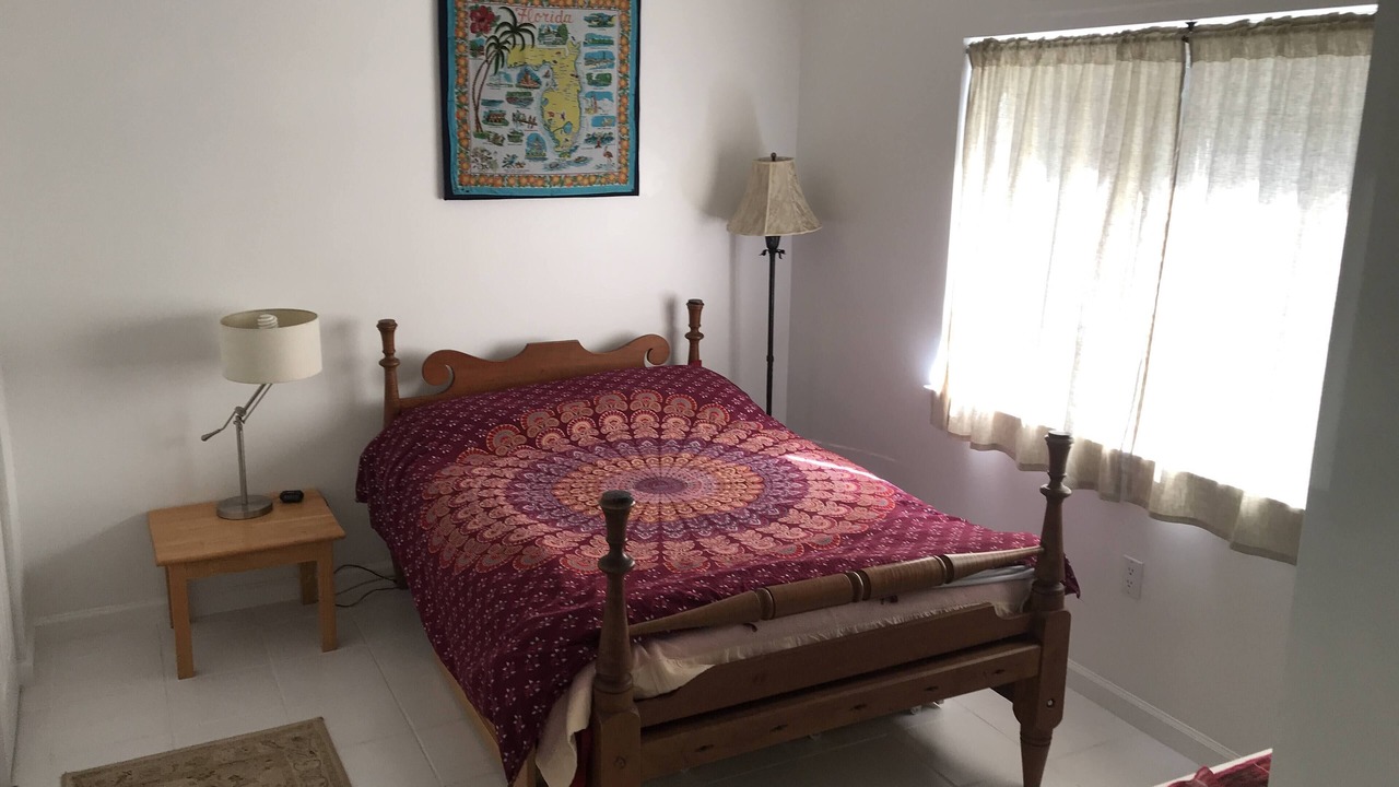 Photo of Bedroom in Putnam Hall