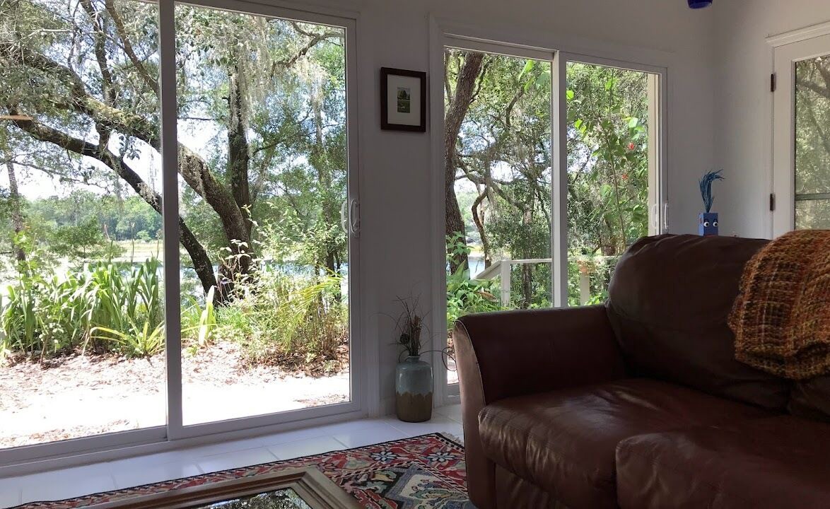 Photo of Livingroom in Putnam Hall