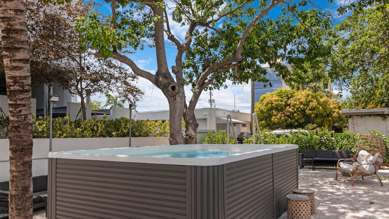 Photo of Outdoor in Coral Way