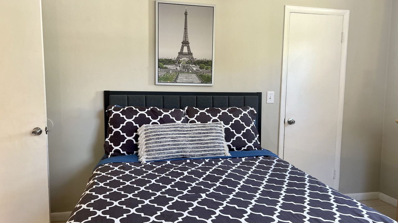 Photo of Bedroom in Miami Gardens