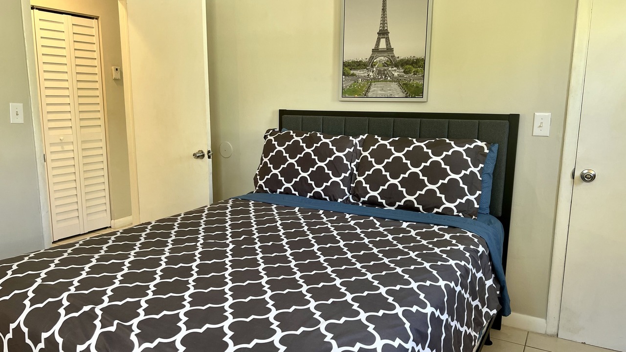 Photo of Bedroom in Miami Gardens