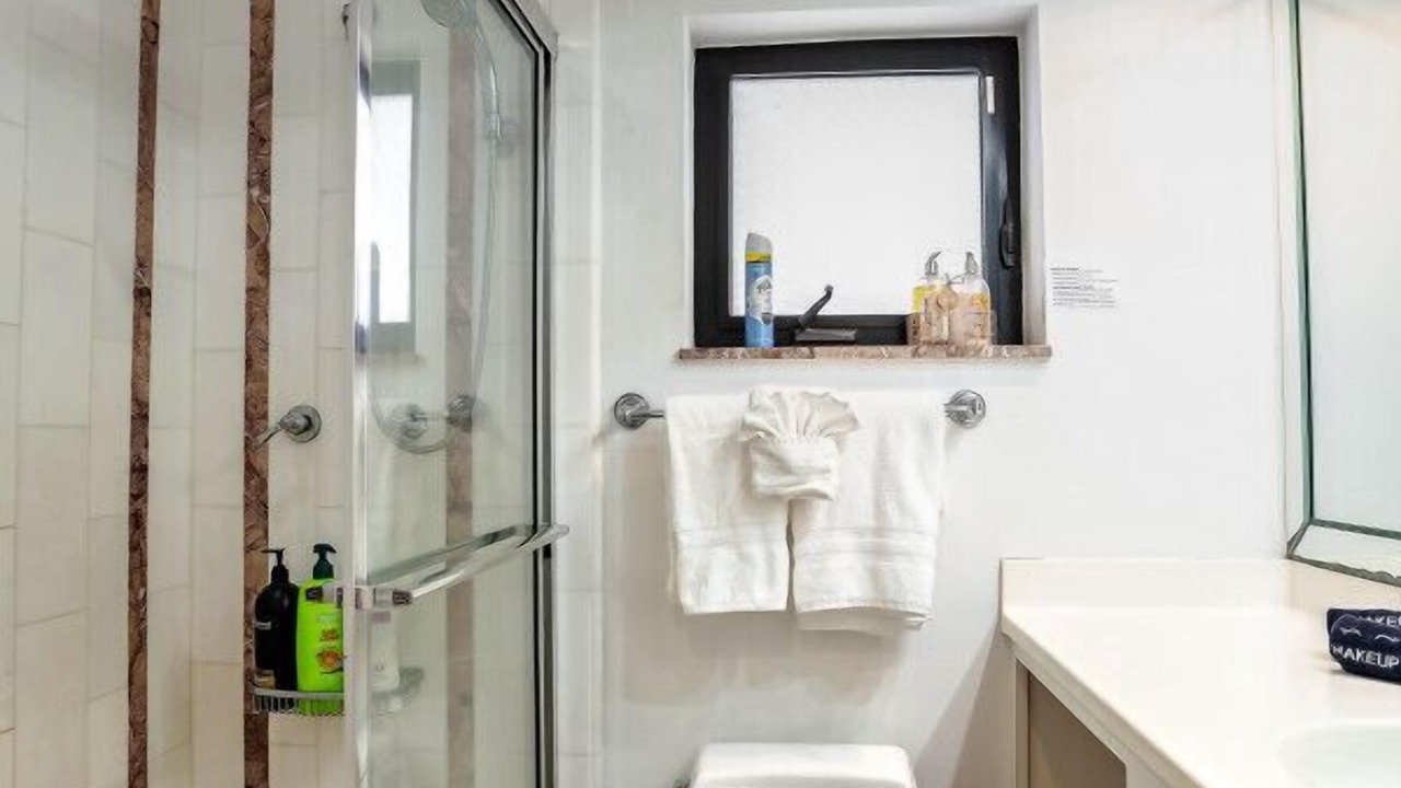 Photo of Bathroom in Hendricks and Venice Isles