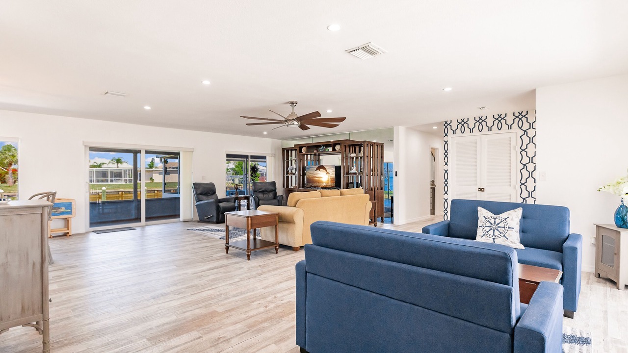 Photo of Livingroom in Edgewater