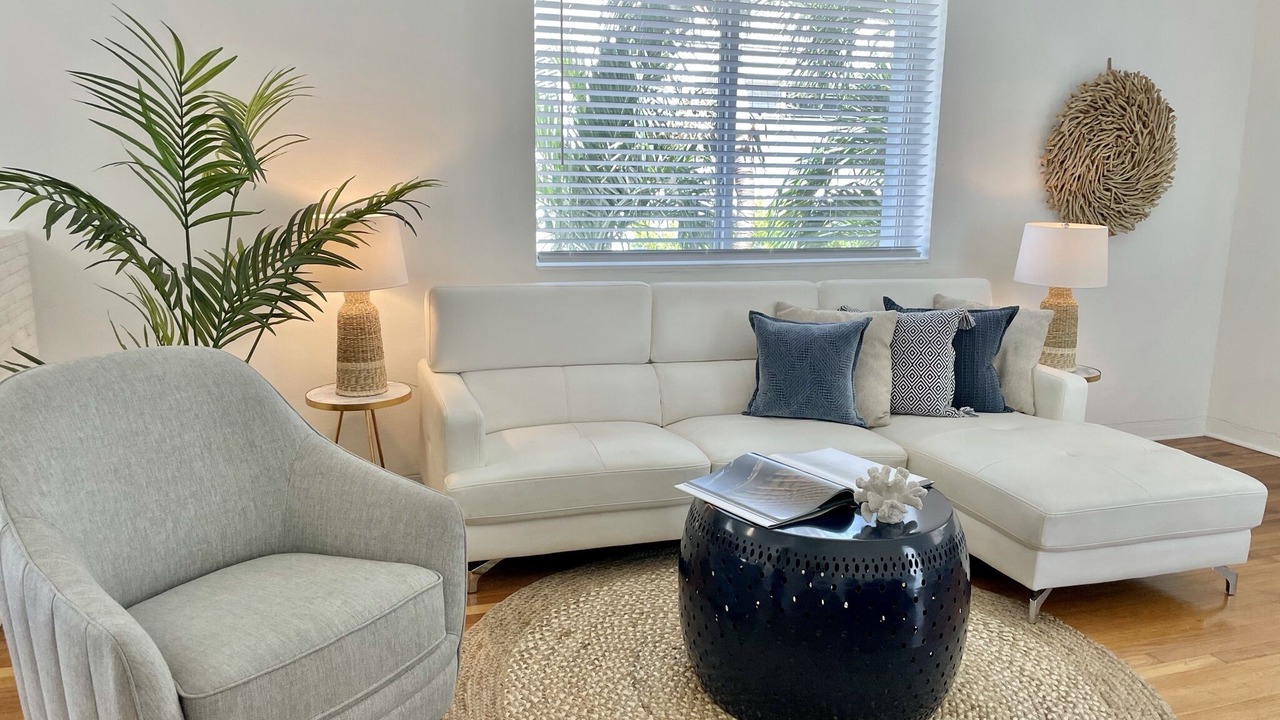 Photo of Livingroom in Surfside