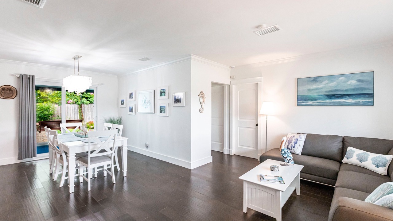 Photo of Livingroom in North Andrews Gardens