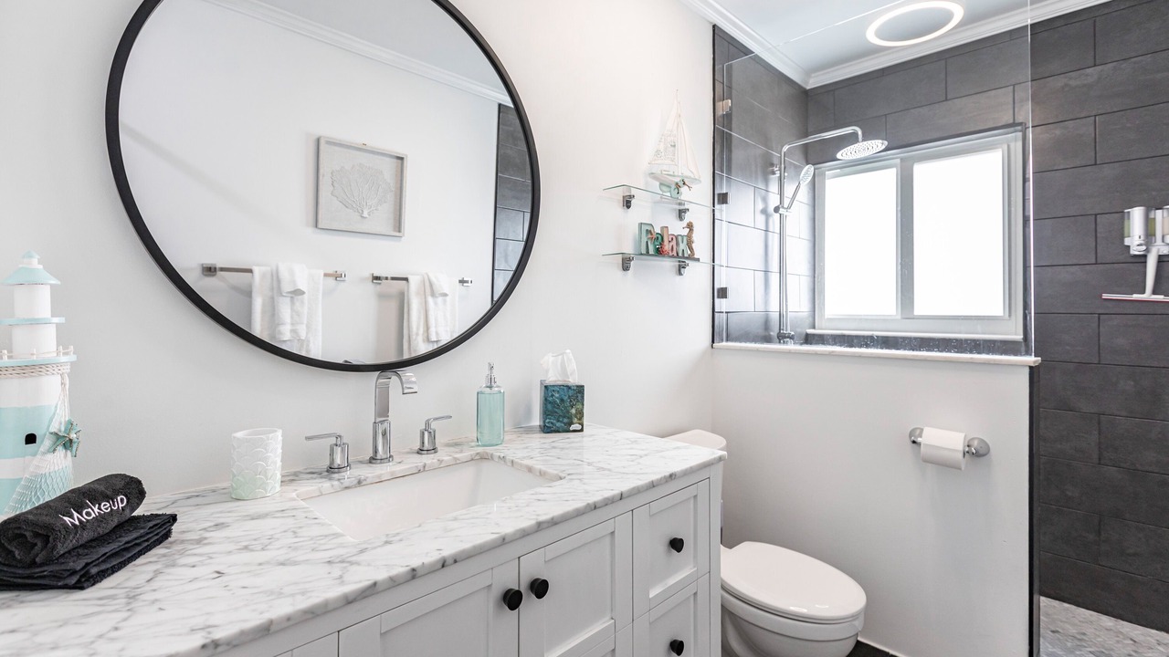 Photo of Bathroom in North Andrews Gardens
