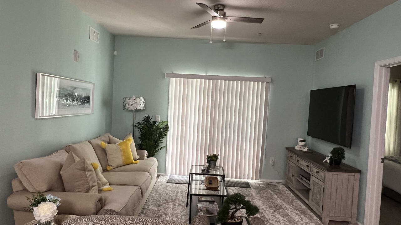 Photo of Livingroom in Baymeadows
