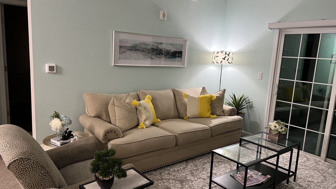 Photo of Livingroom in Baymeadows