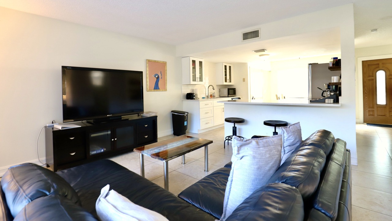Photo of Livingroom in River Oaks
