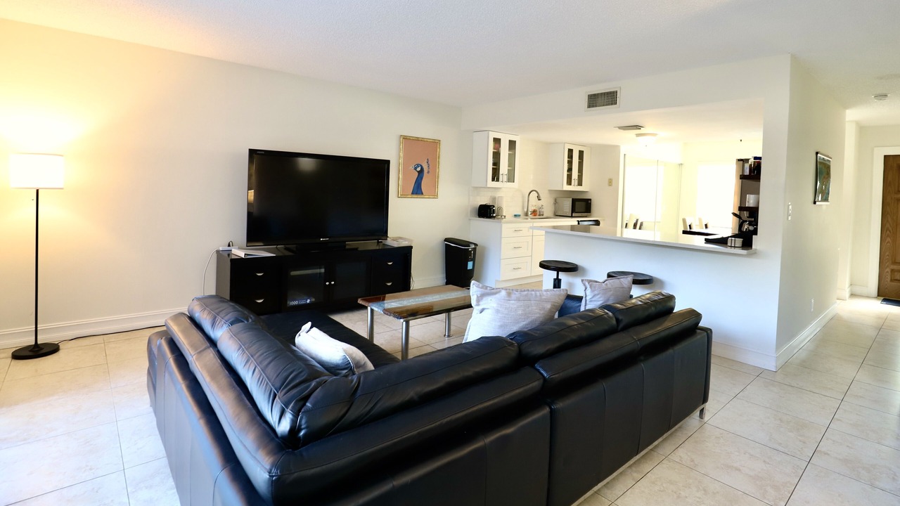 Photo of Livingroom in River Oaks
